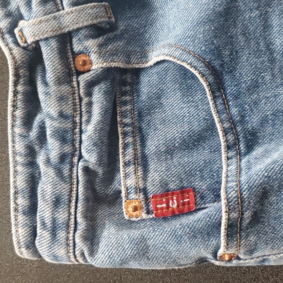 Women's blue jeans. - Picture 3 of 5